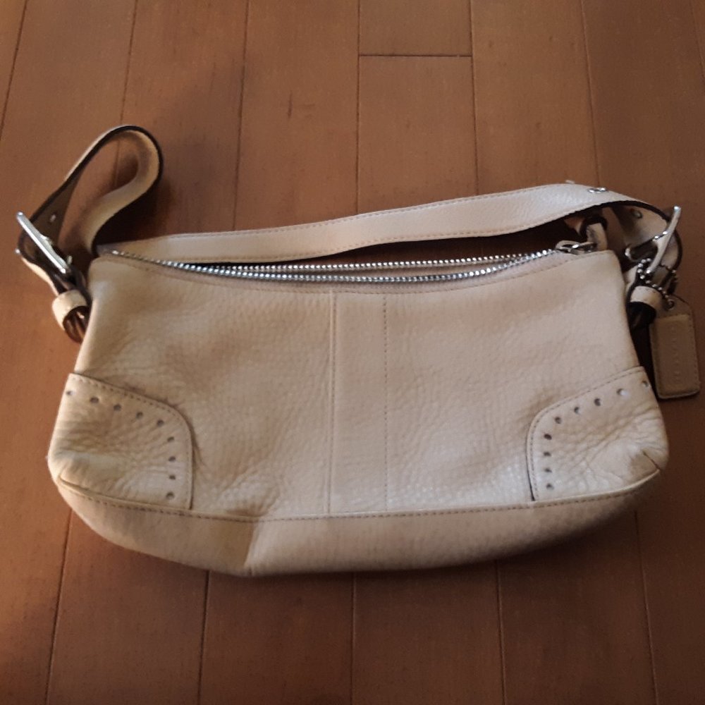 Vintage Coach Pebbled Leather Shoulder Bag Cream S
